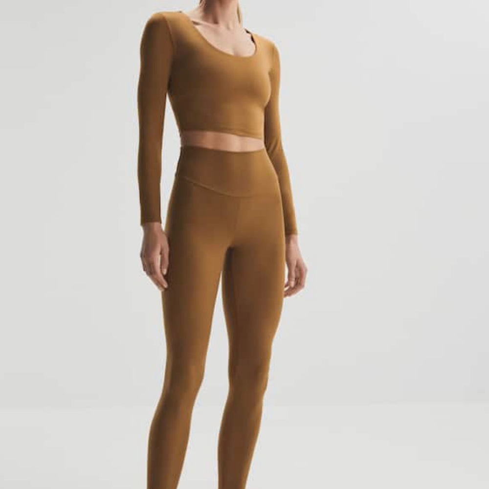 Set 🤎🤎. Top and leggings from OYSHO.